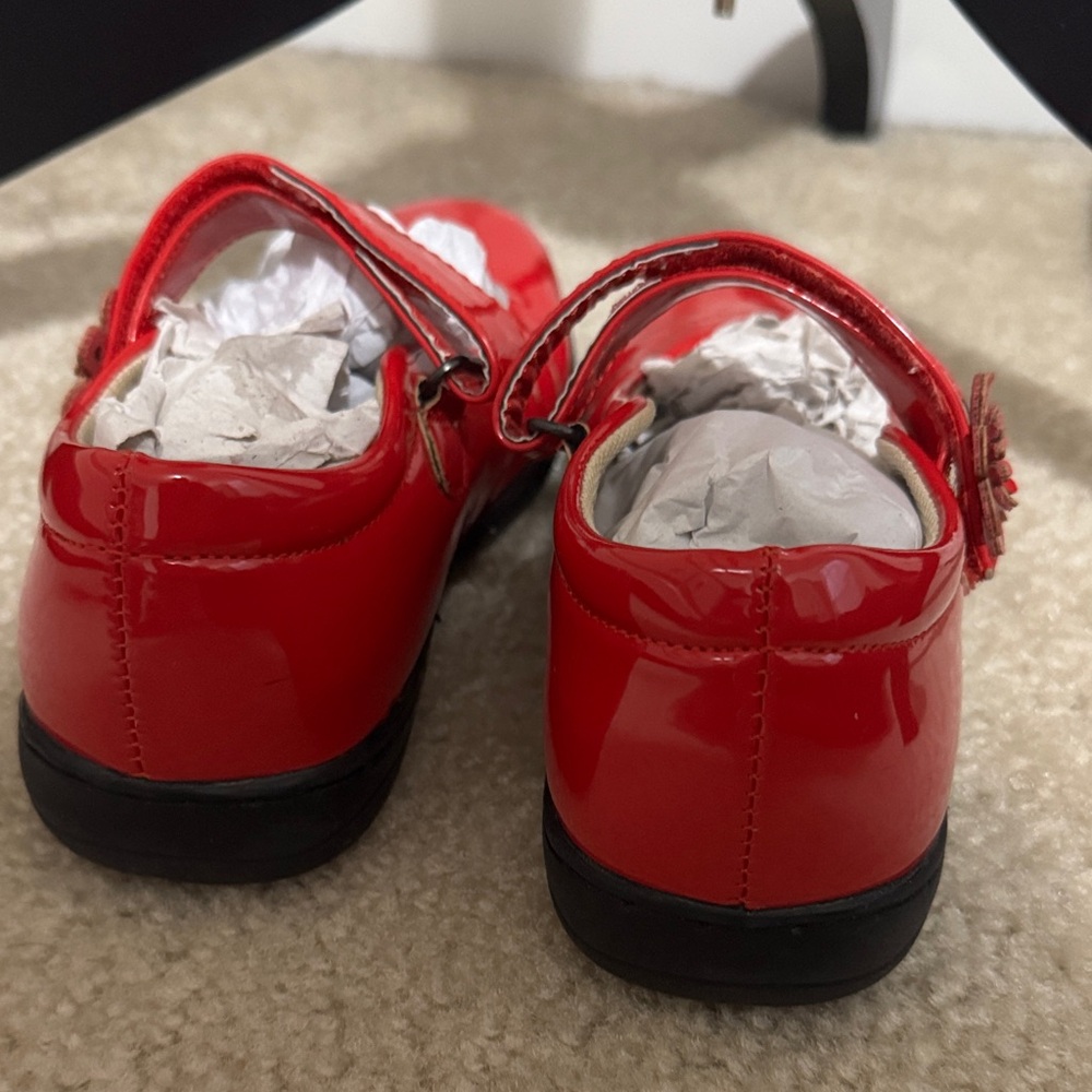 r Girls' Red Patent Mary Jane Dress Shoes - Picture 3 of 8